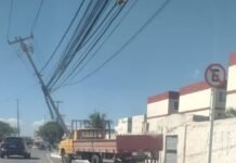 Caminhão derruba poste e deixa mais de 1.700 imóveis sem energia na Zona Sul de Aracaju